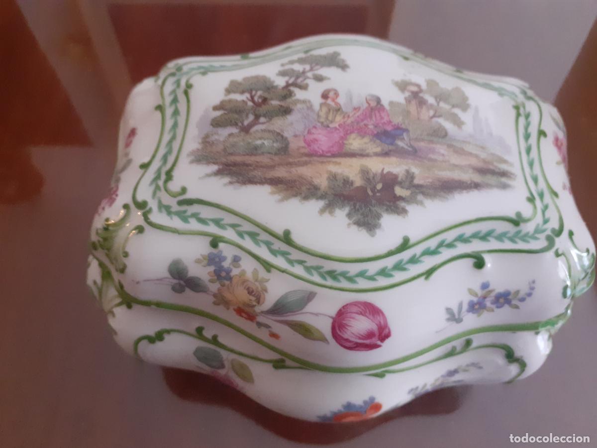 Antig&uuml;edades: Caja pintada de porcelana francesa - Foto 1