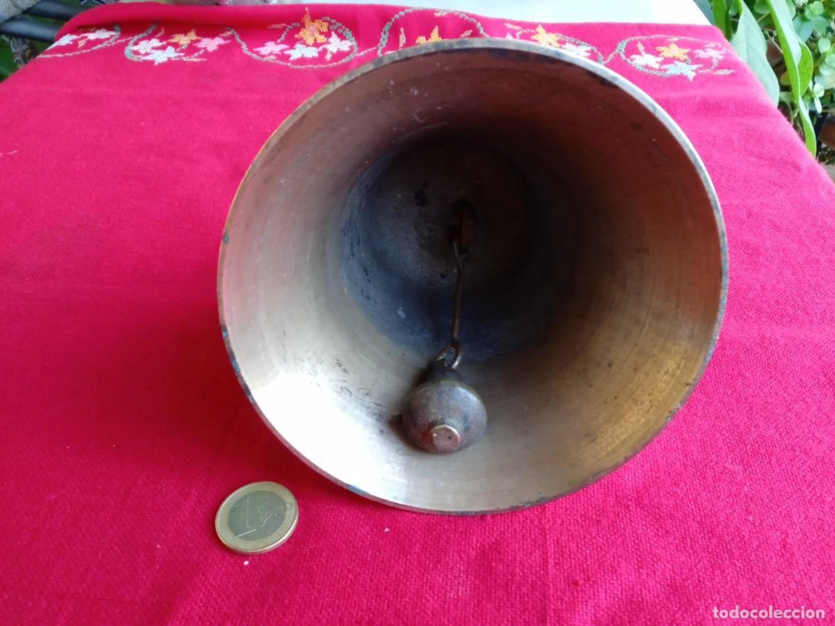 Antig&uuml;edades: Campana antigua de metal bronce - Foto 3