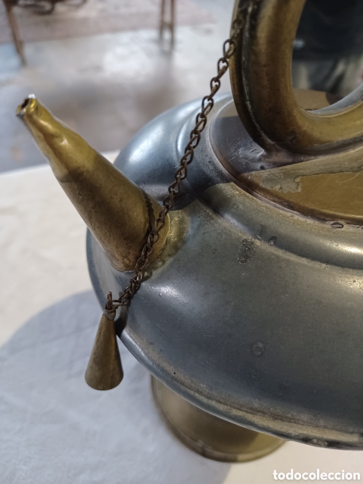 Antig&uuml;edades: Botijo antiguo de metal. - Foto 4