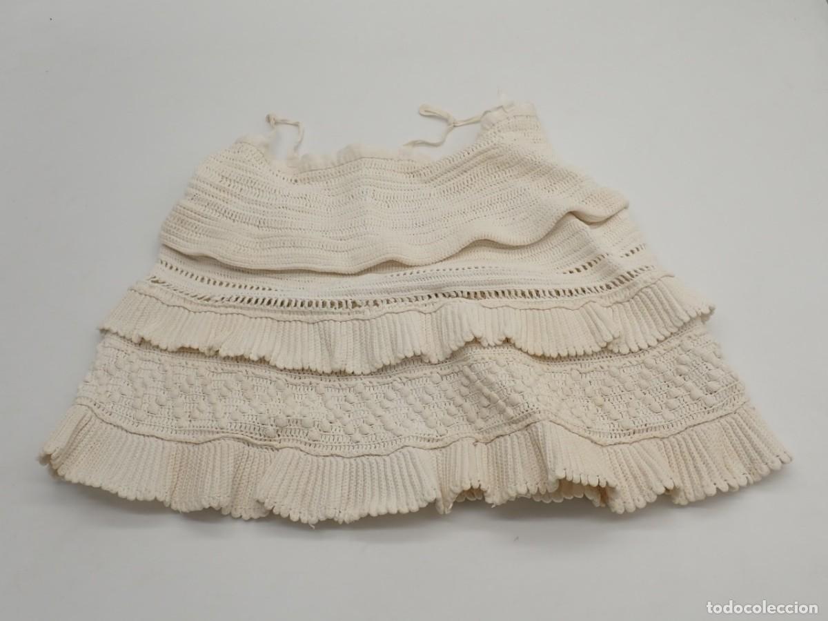 Antig&uuml;edades: FALDA INFANTIL ANTIGUA DE GANCHILLO