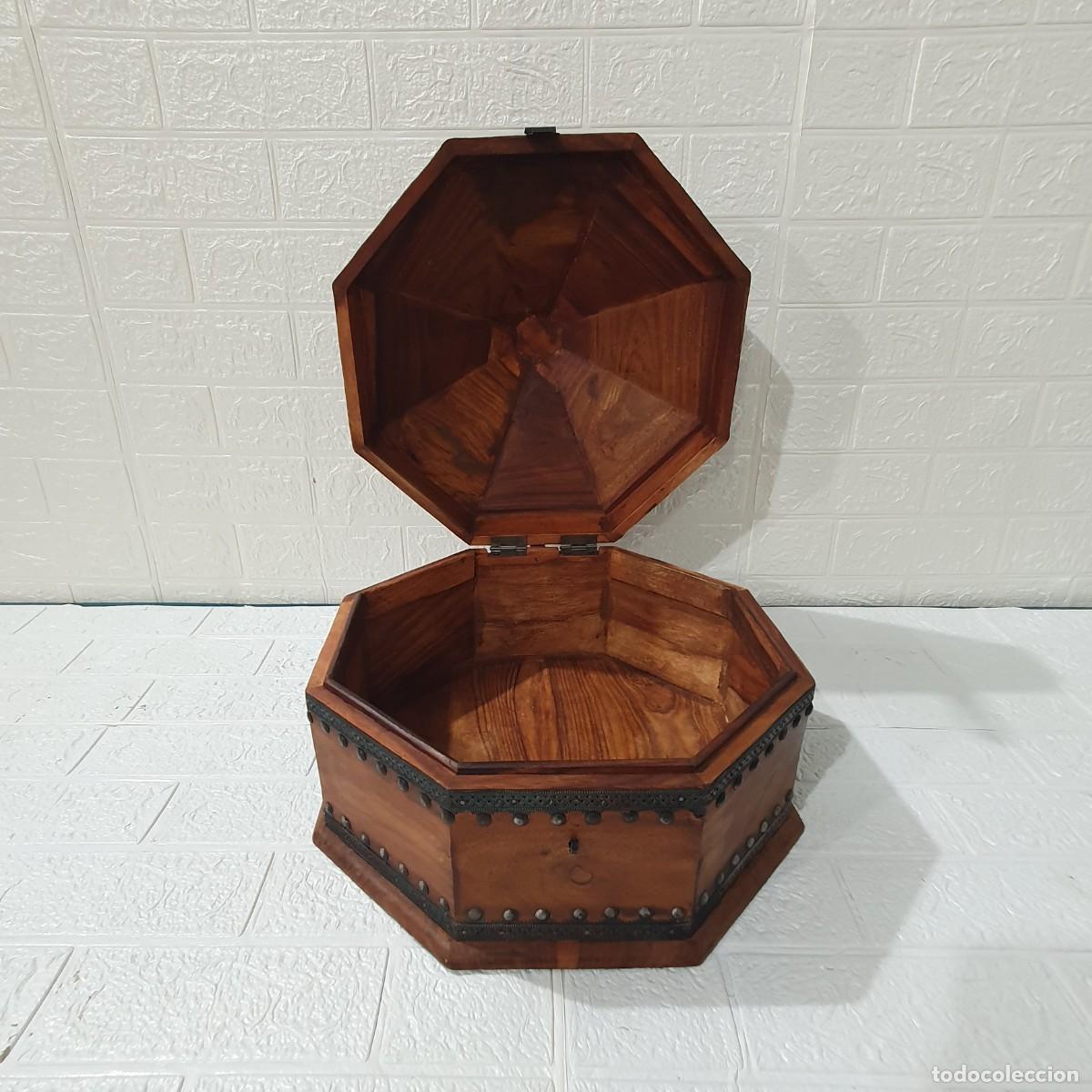 Antig&uuml;edades: Caja de madera octogonal - Foto 2