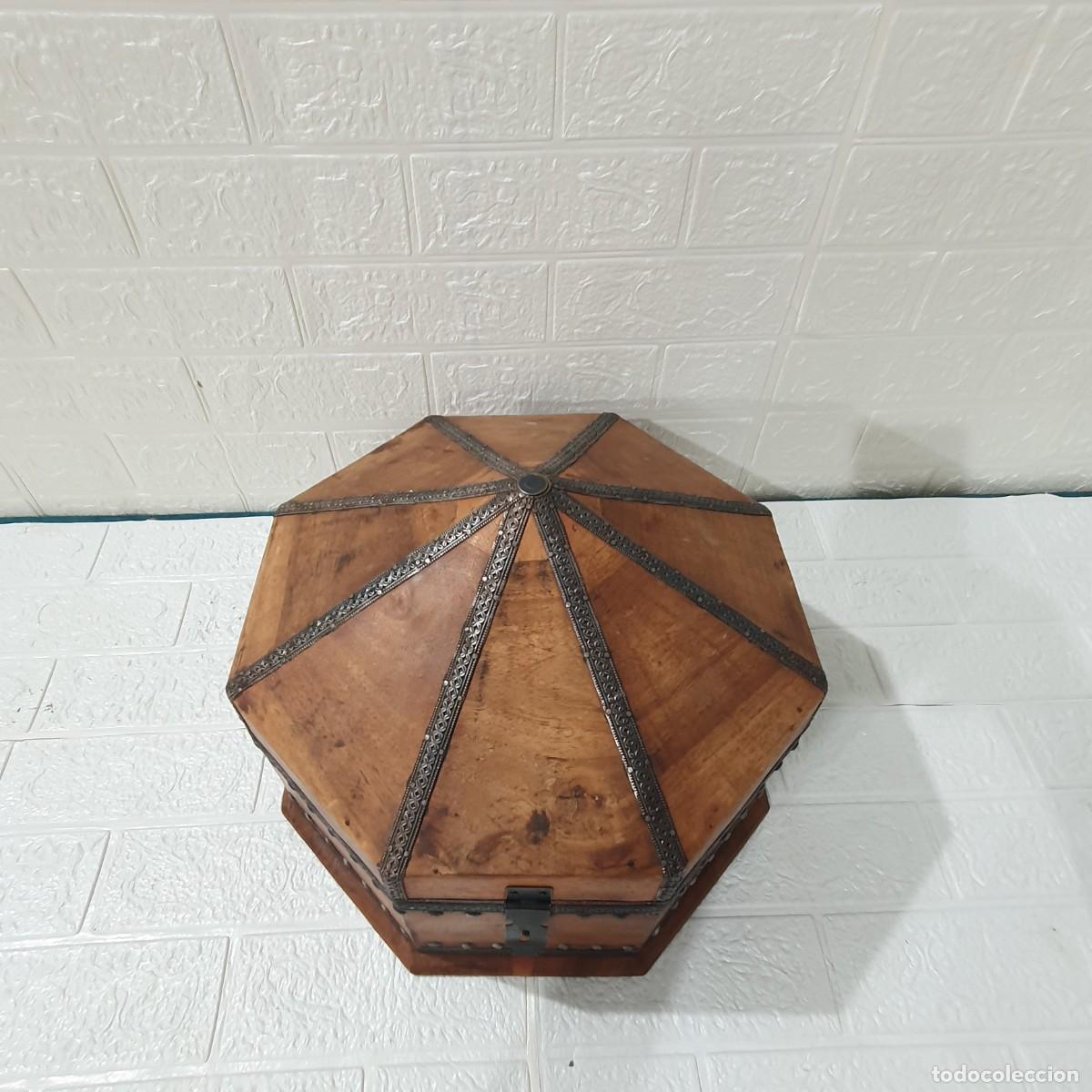 Antig&uuml;edades: Caja de madera octogonal - Foto 4
