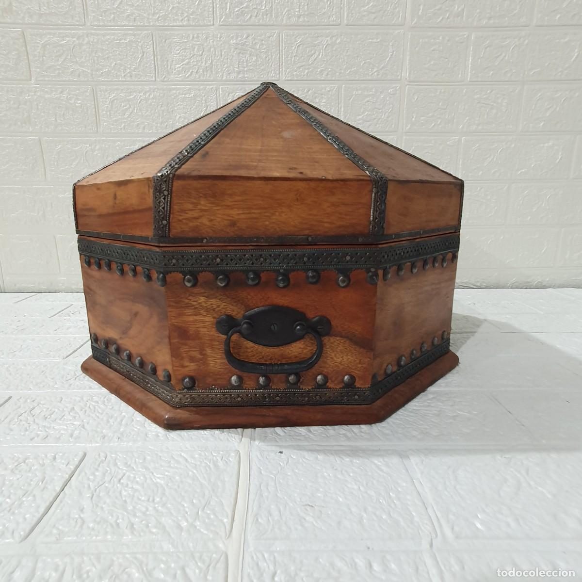 Antig&uuml;edades: Caja de madera octogonal - Foto 5