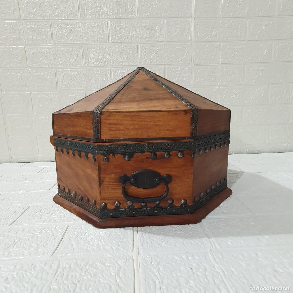 Antig&uuml;edades: Caja de madera octogonal - Foto 6