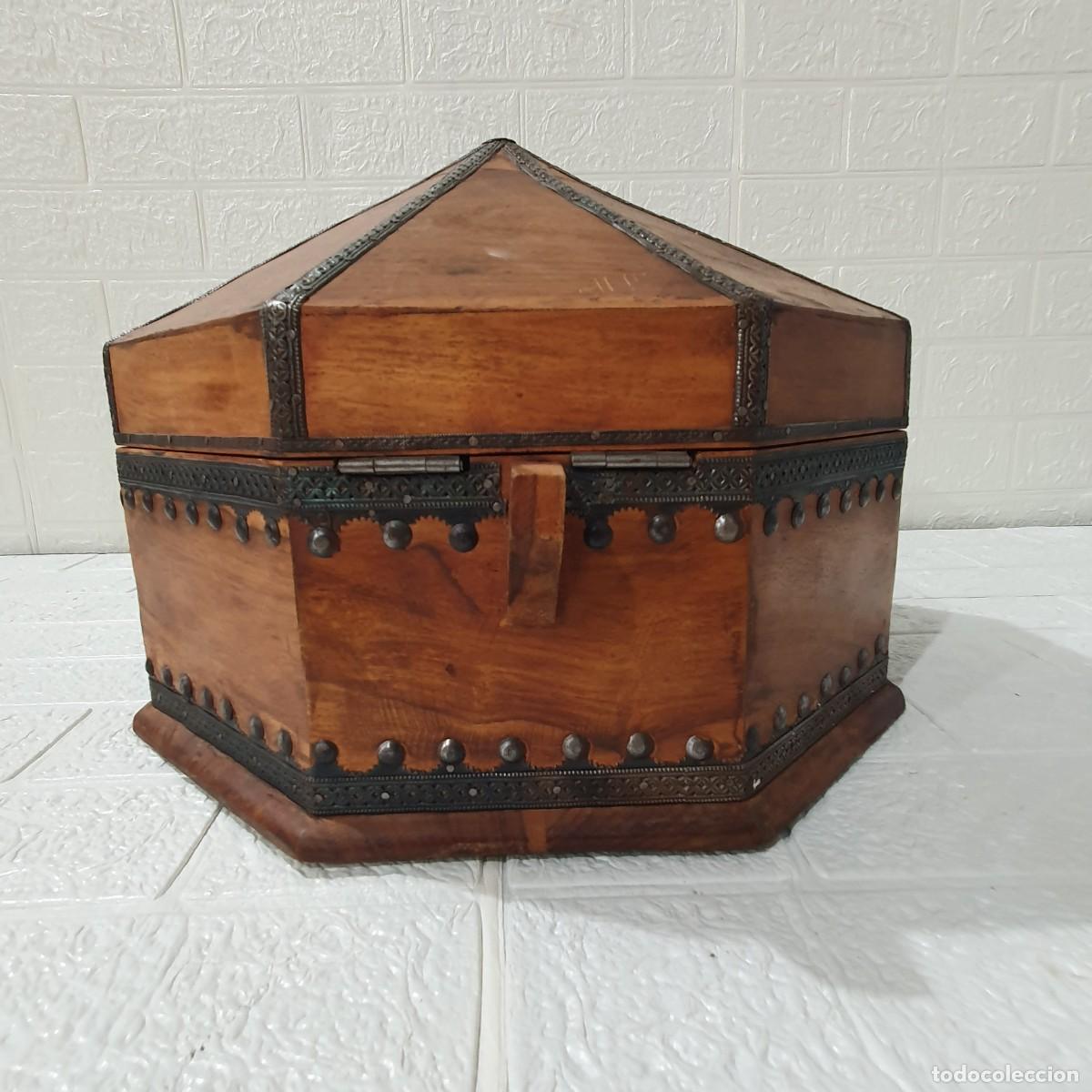 Antig&uuml;edades: Caja de madera octogonal - Foto 7