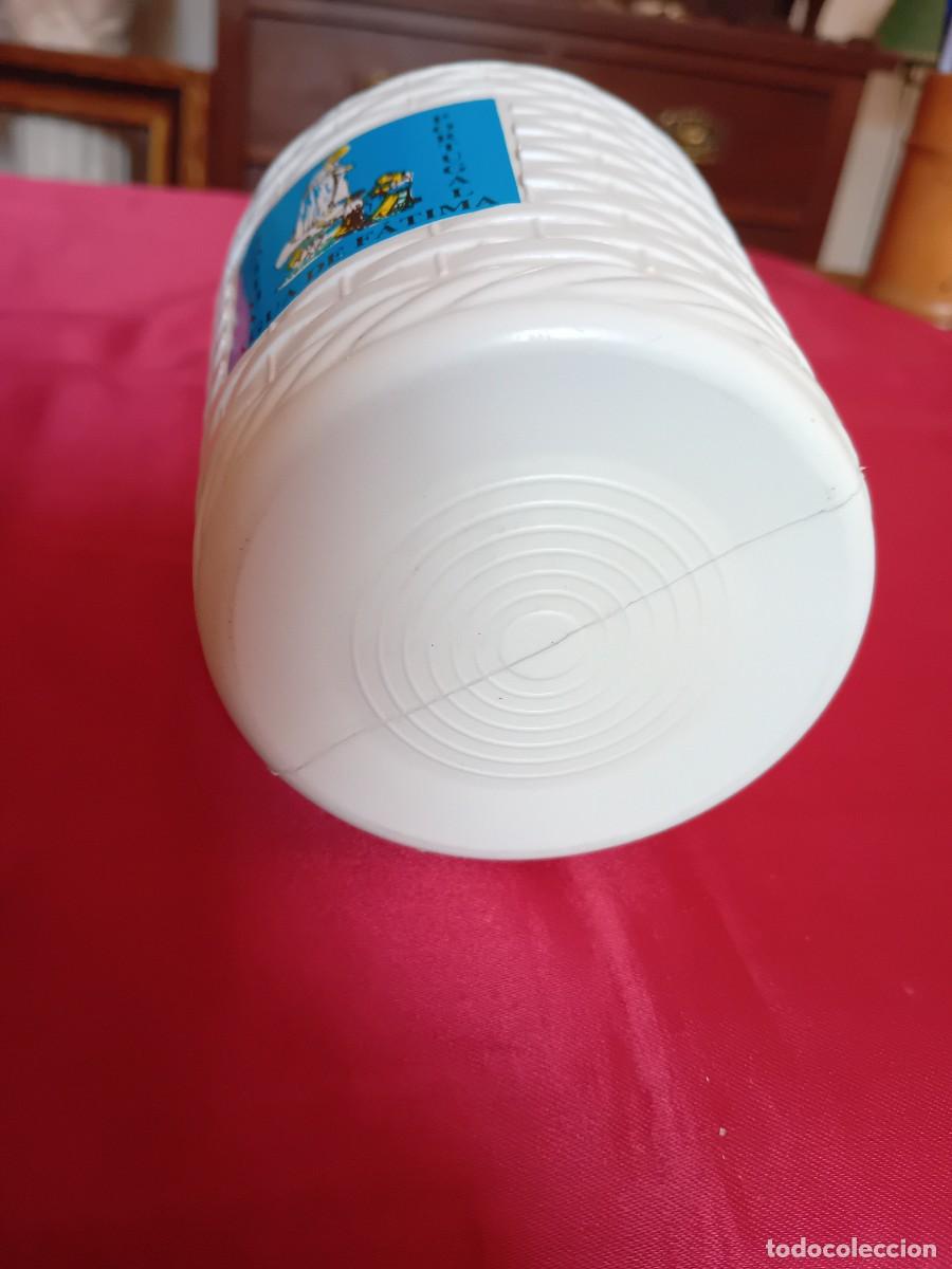 Antig&uuml;edades: Agua de F&aacute;tima garrafa de pl&aacute;stico llena ,d&eacute;cada de los 60. - Foto 5