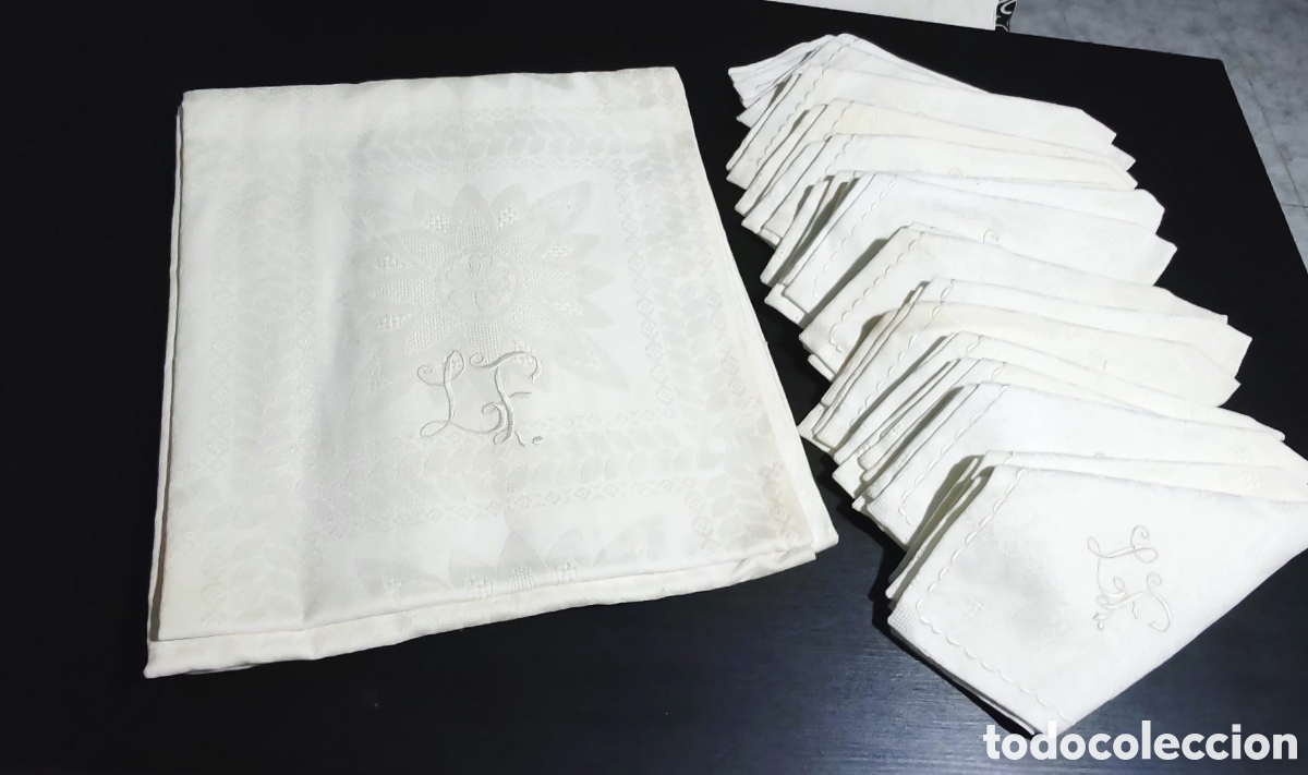 Antig&uuml;edades: Manteler&iacute;a y servilletas juego de mesa - Foto 1