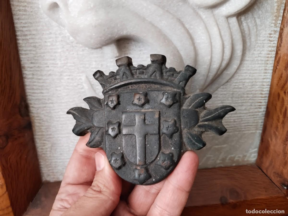 Antig&uuml;edades: Placa en bronce Escudo Orden Portuguesa. Her&aacute;ldica. PORTUGAL.