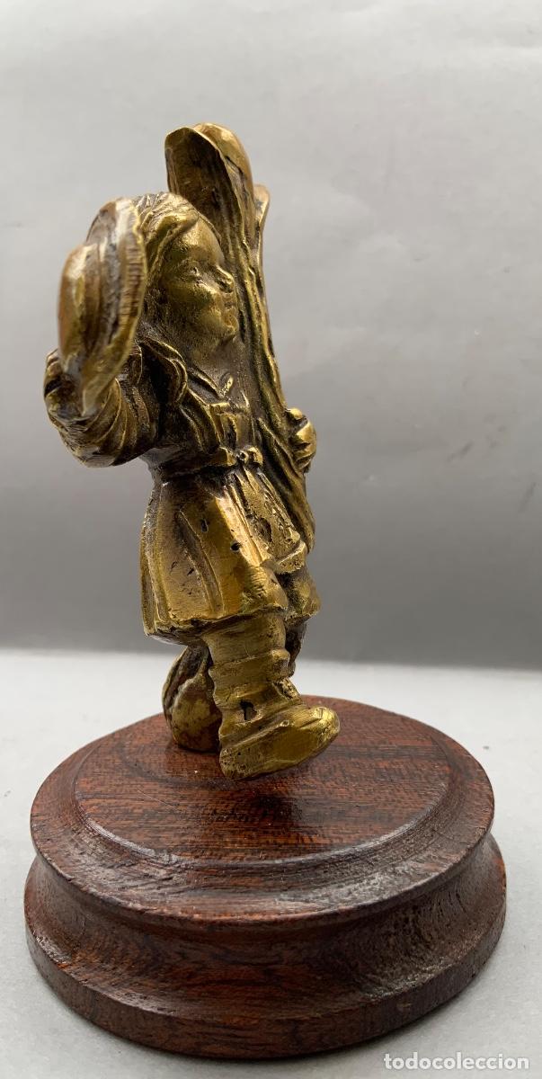 Antig&uuml;edades: Miniatura bronce. Muchacha con nardo . 11 cent&iacute;metros. - Foto 9