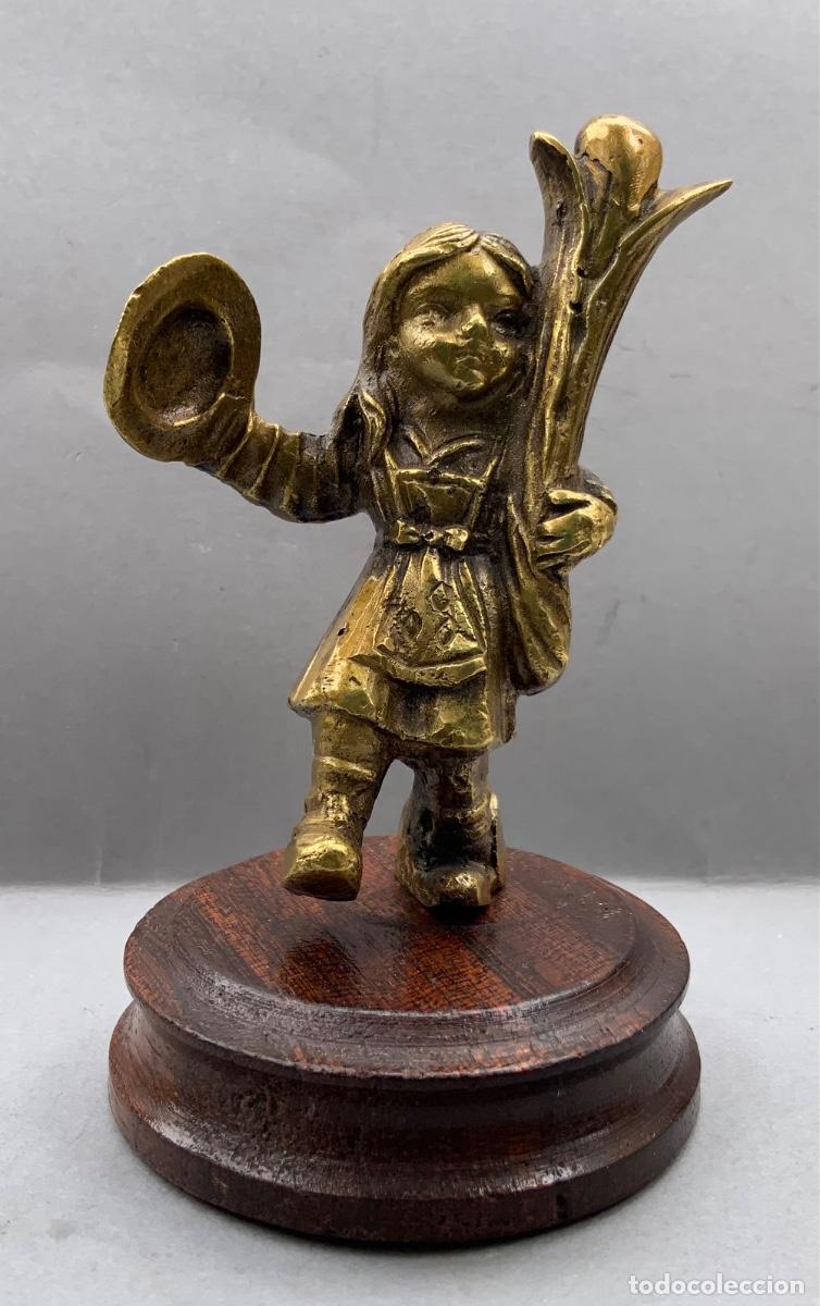 Antig&uuml;edades: Miniatura bronce. Muchacha con nardo . 11 cent&iacute;metros. - Foto 1