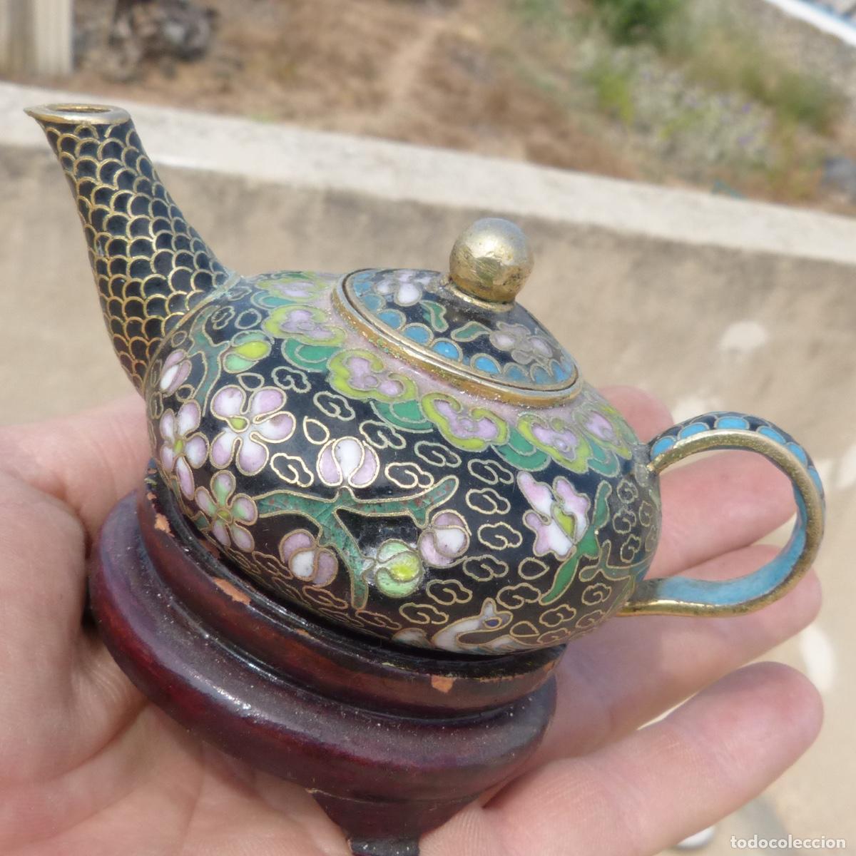Antig&uuml;edades: Peque&ntilde;a tetera de cloisonne con base de madera, 172gr. - Foto 1
