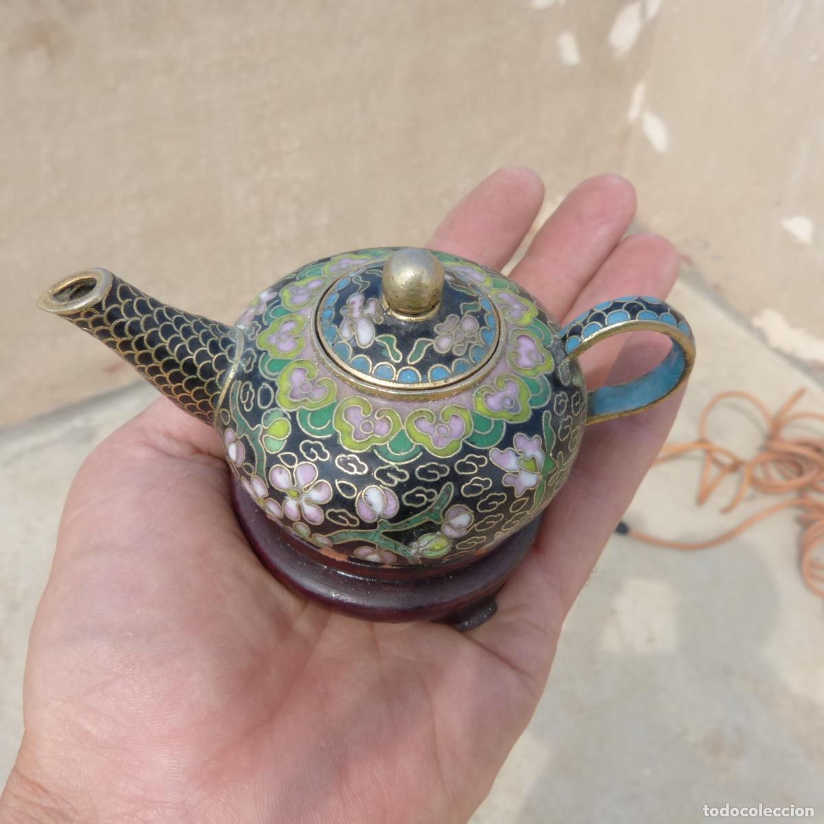 Antig&uuml;edades: Peque&ntilde;a tetera de cloisonne con base de madera, 172gr. - Foto 2