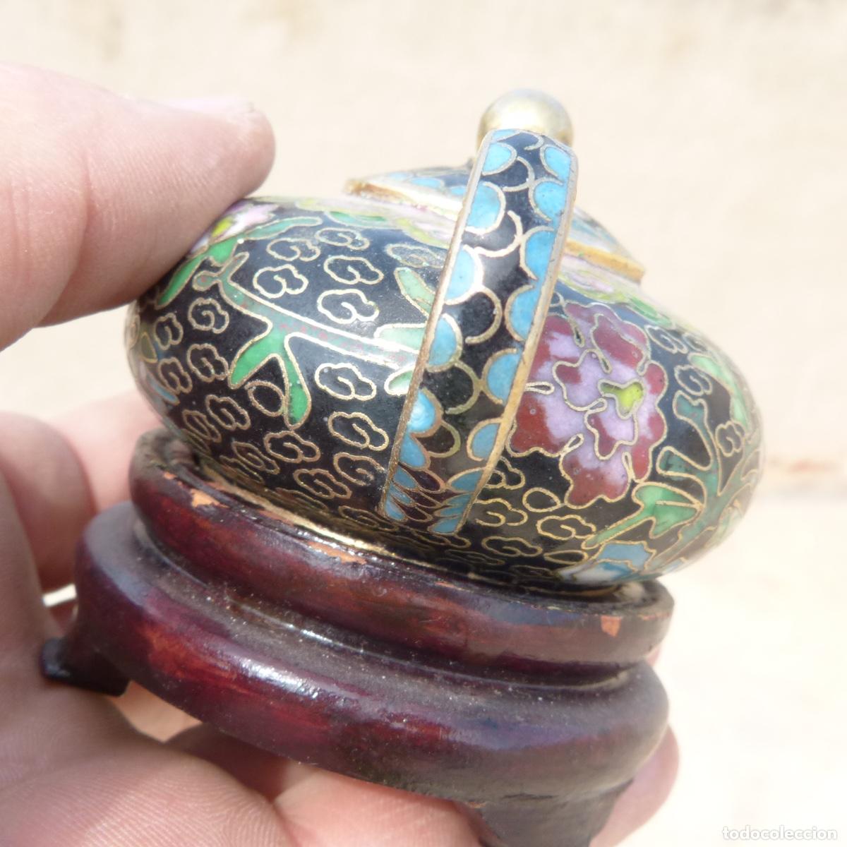Antig&uuml;edades: Peque&ntilde;a tetera de cloisonne con base de madera, 172gr. - Foto 6