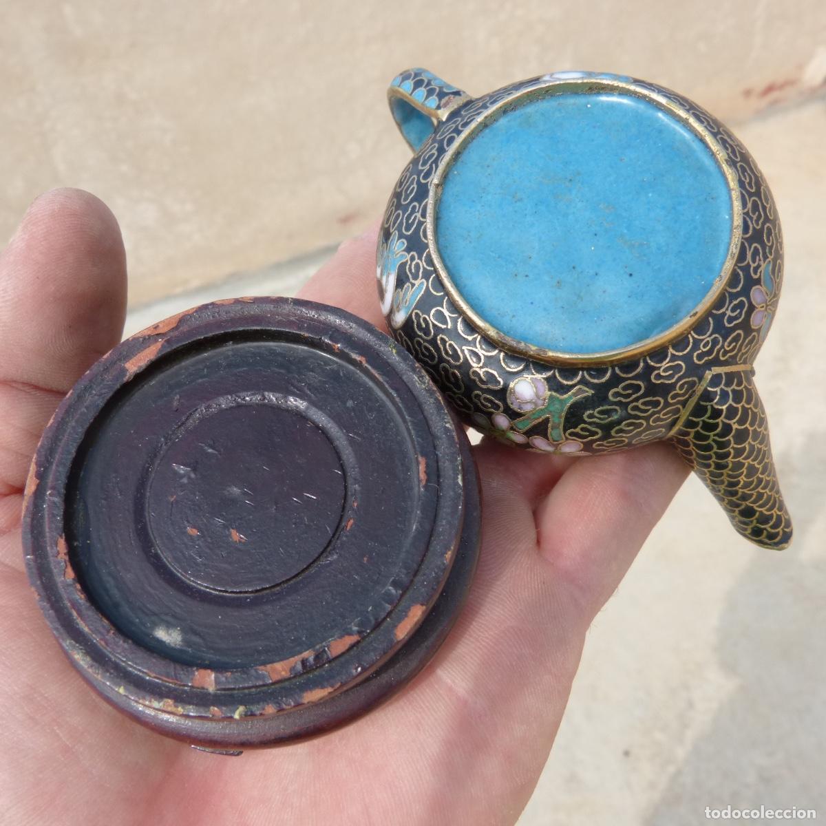 Antig&uuml;edades: Peque&ntilde;a tetera de cloisonne con base de madera, 172gr. - Foto 8