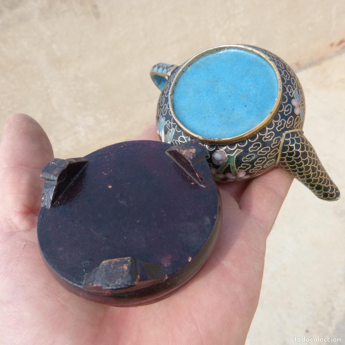 Antig&uuml;edades: Peque&ntilde;a tetera de cloisonne con base de madera, 172gr. - Foto 9