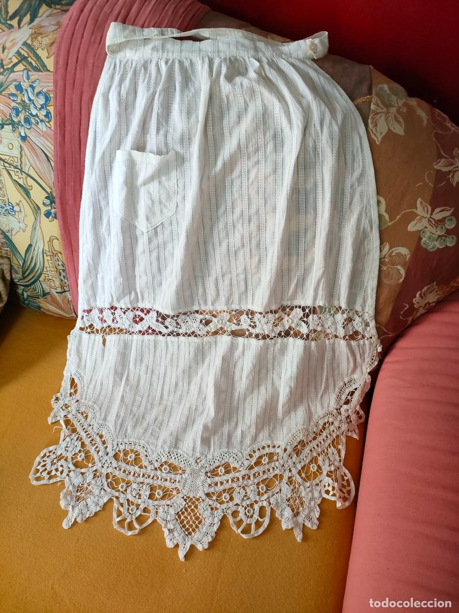 Antiquit&auml;ten: Mandil antiguo con encaje de bolillos.