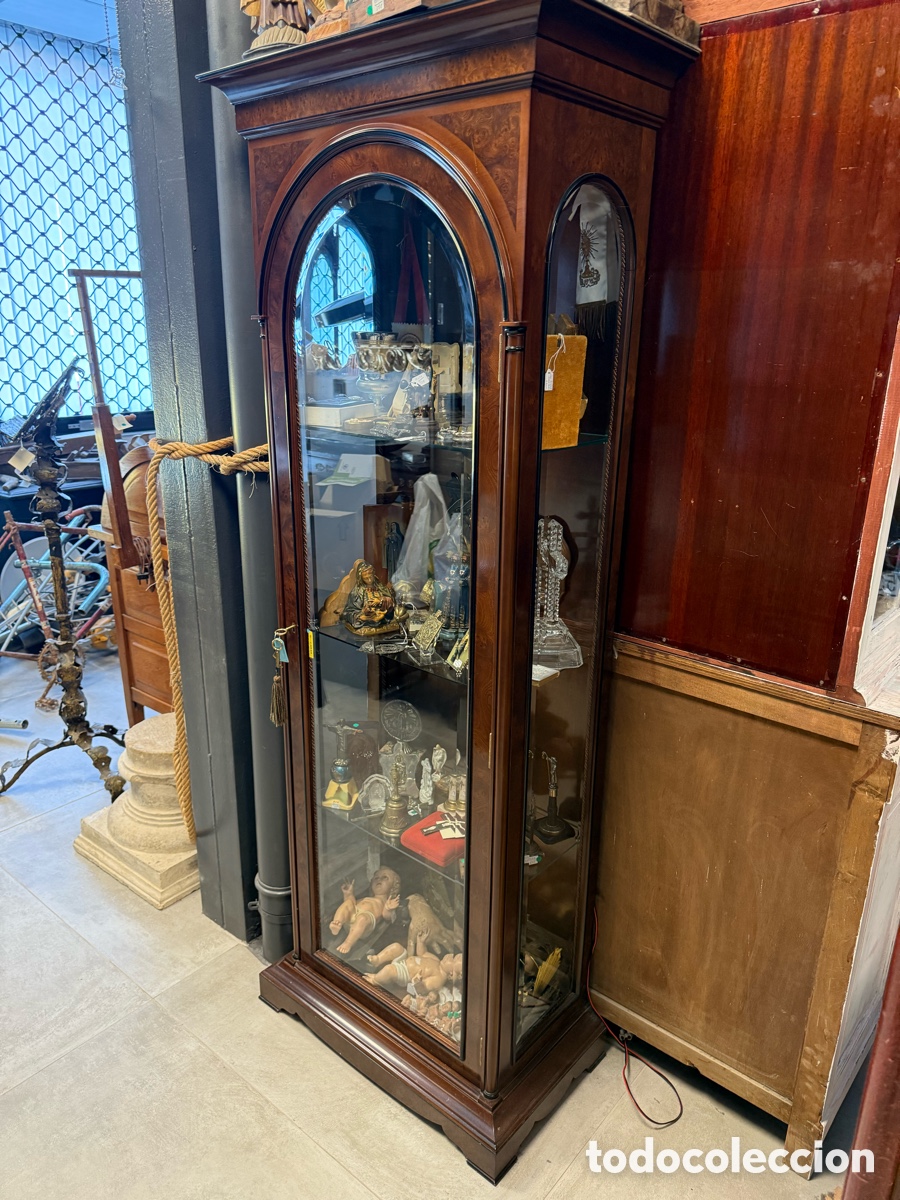 Antig&uuml;edades: Mueble vitrina expositor en cristal biselado y madera. - Foto 2
