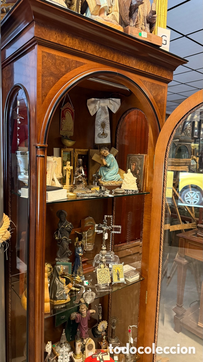 Antig&uuml;edades: Mueble vitrina expositor en cristal biselado y madera. - Foto 6