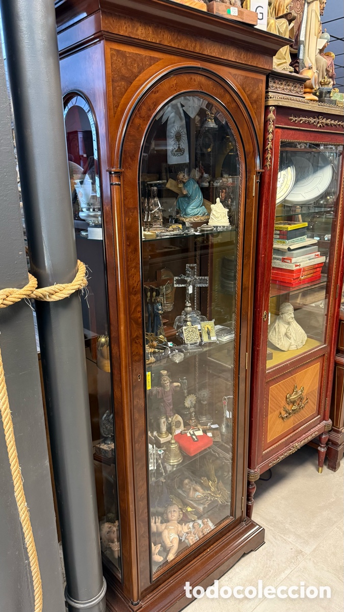 Antig&uuml;edades: Mueble vitrina expositor en cristal biselado y madera. - Foto 8