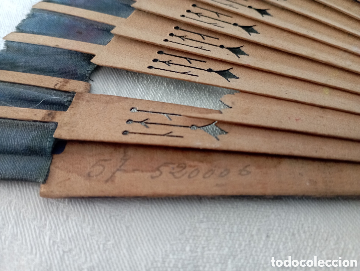 Antig&uuml;edades: Abanico ligero pintado a mano - Foto 3
