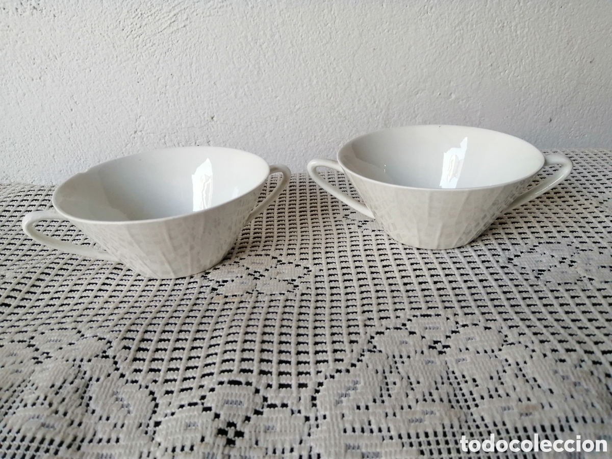 Antig&uuml;edades: DOS TAZAS CONSOM&Eacute; BLANCAS - Foto 1