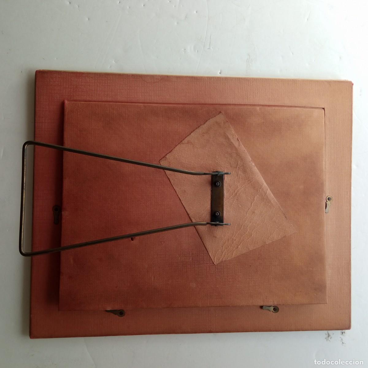 Antig&uuml;edades: Antiguo marco de piel sobre mesa - Foto 10