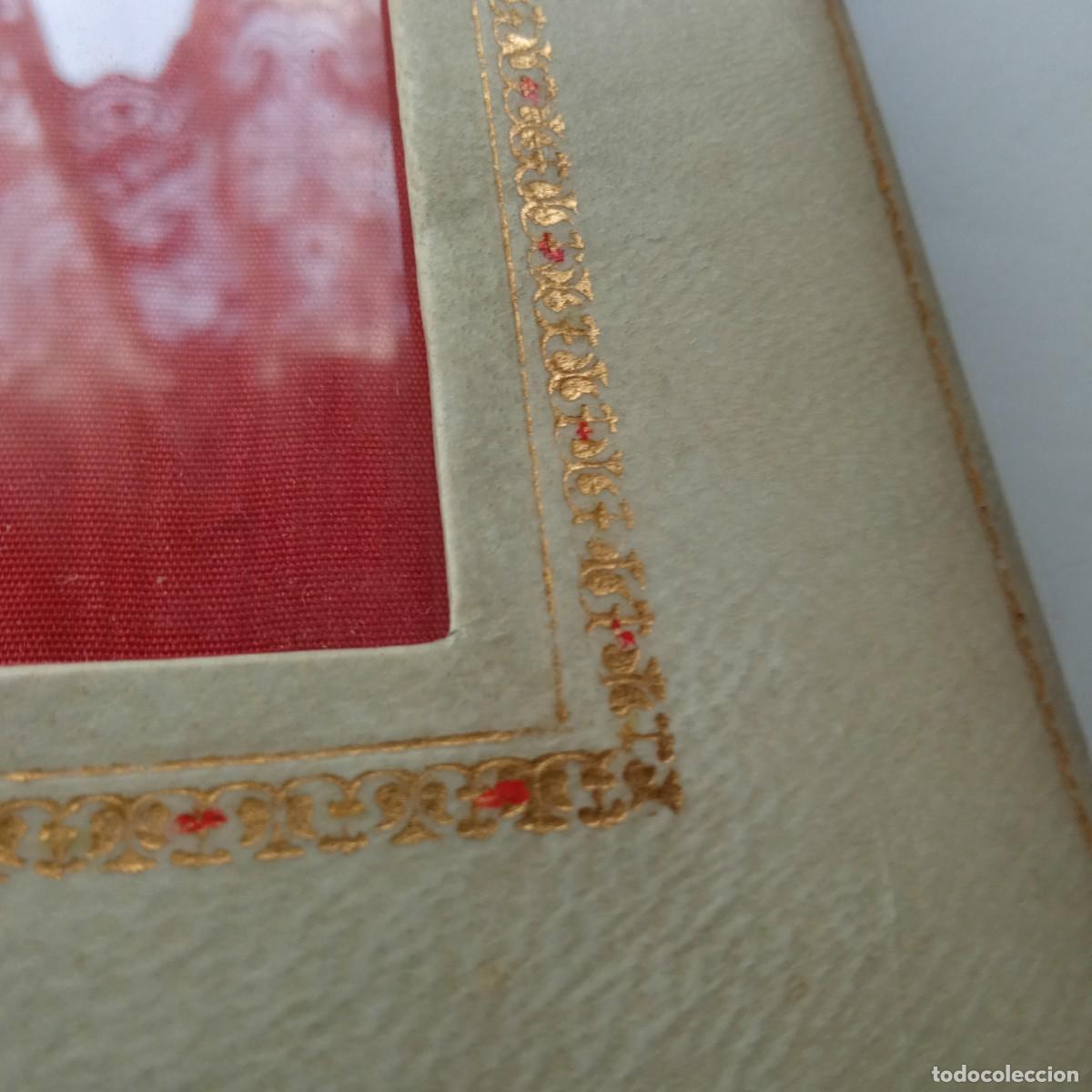 Antig&uuml;edades: Antiguo marco de piel sobre mesa - Foto 14