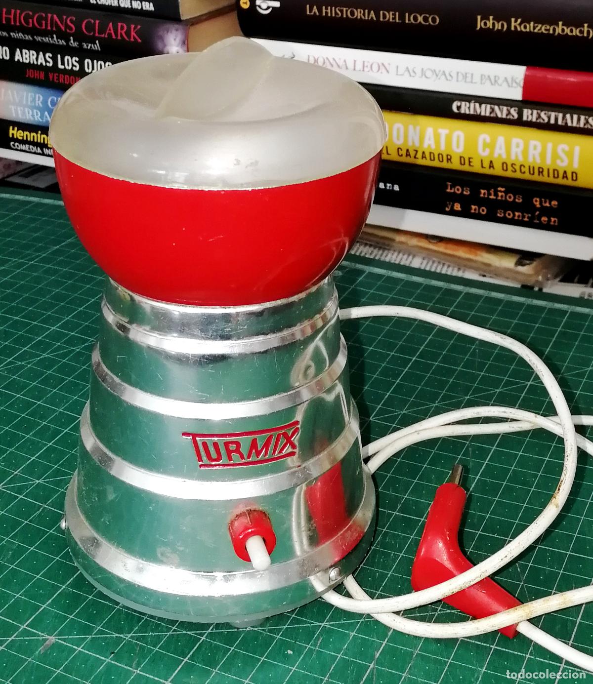 Oggetti Antichi: MOLINILLO DE CAF&Eacute; TURMIX. Color plateado y rojo. A&ntilde;os 60. N&ordm; 1209. 220 v