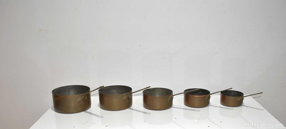 Antig&uuml;edades: JUEGO DE 5 CAZOS A CACEROLAS DE COBRE - Foto 2