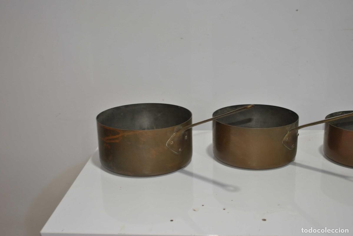 Antig&uuml;edades: JUEGO DE 5 CAZOS A CACEROLAS DE COBRE - Foto 3