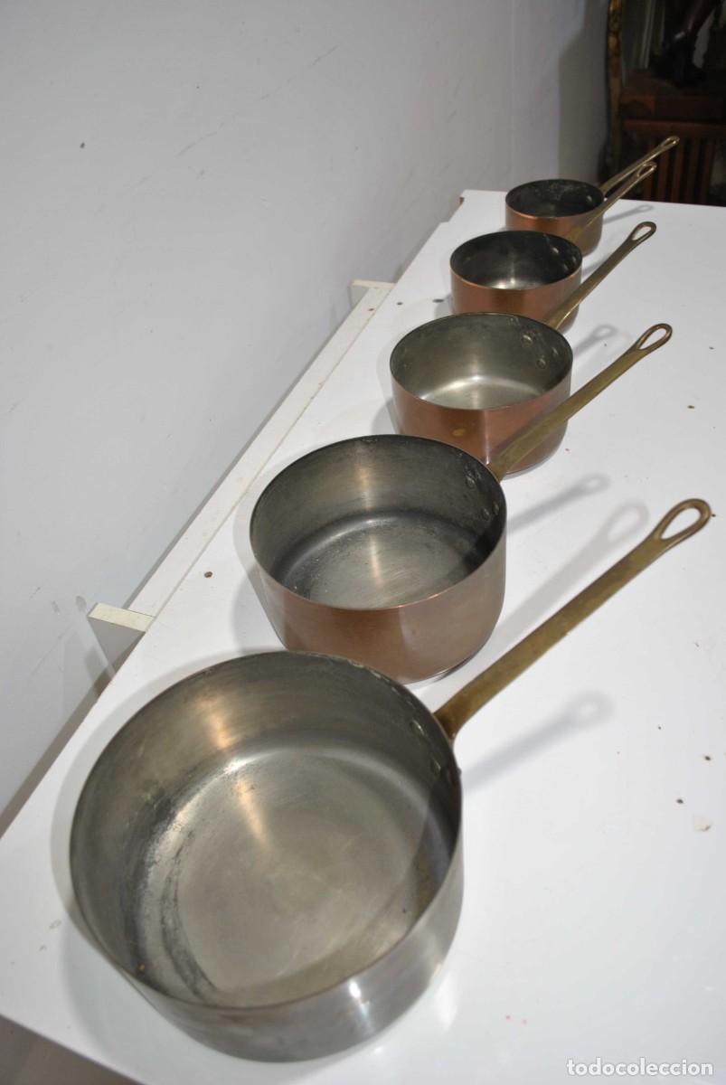 Antig&uuml;edades: JUEGO DE 5 CAZOS A CACEROLAS DE COBRE - Foto 4