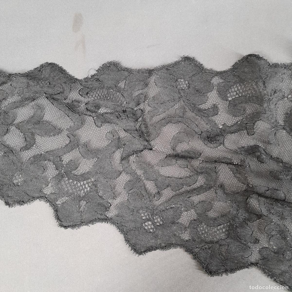Antig&uuml;edades: MANTILLA TRIANGULAR DE ENCAJE NEGRO. ESPANA, 1950 CA. - Foto 4