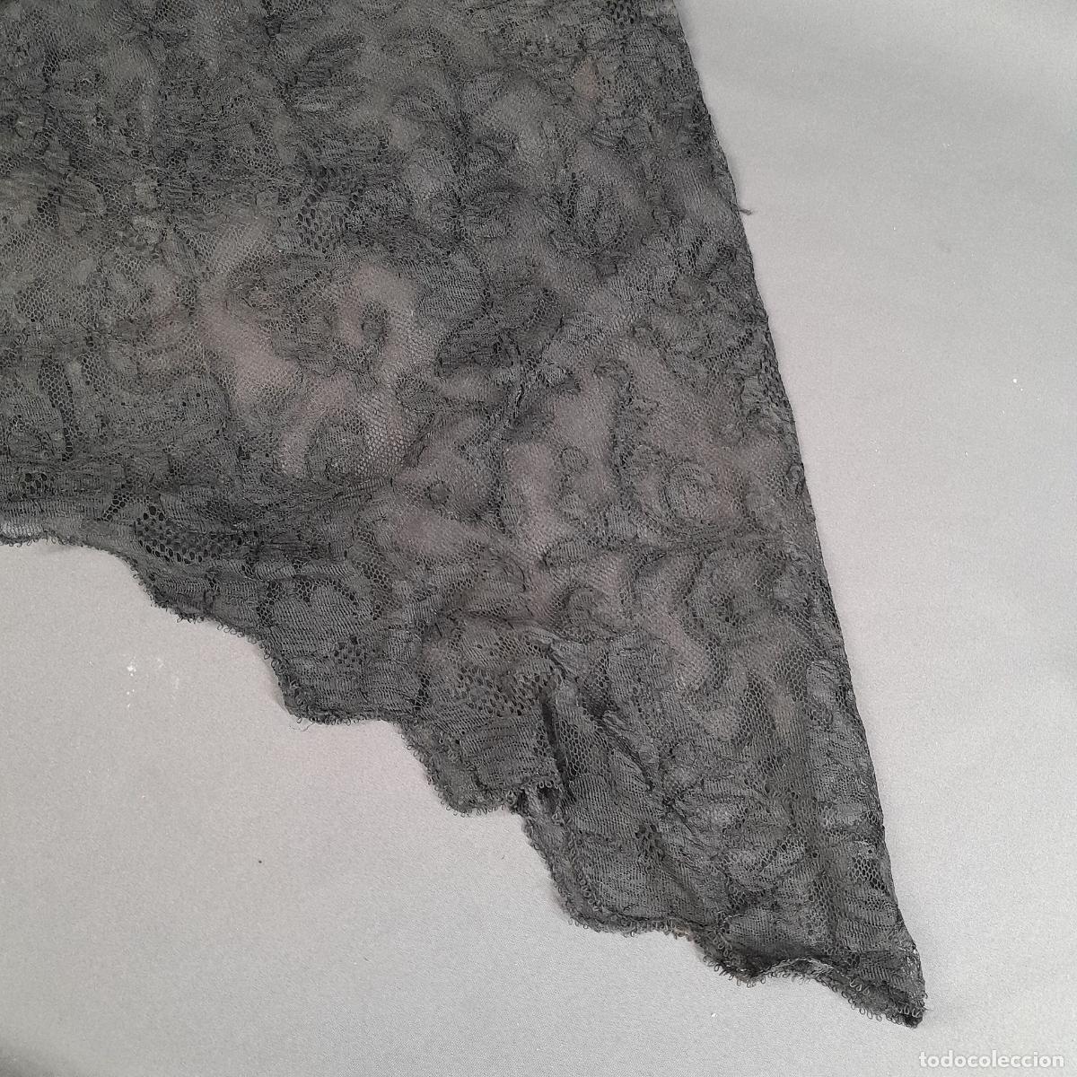 Antig&uuml;edades: MANTILLA TRIANGULAR DE ENCAJE NEGRO. ESPANA, 1950 CA. - Foto 5