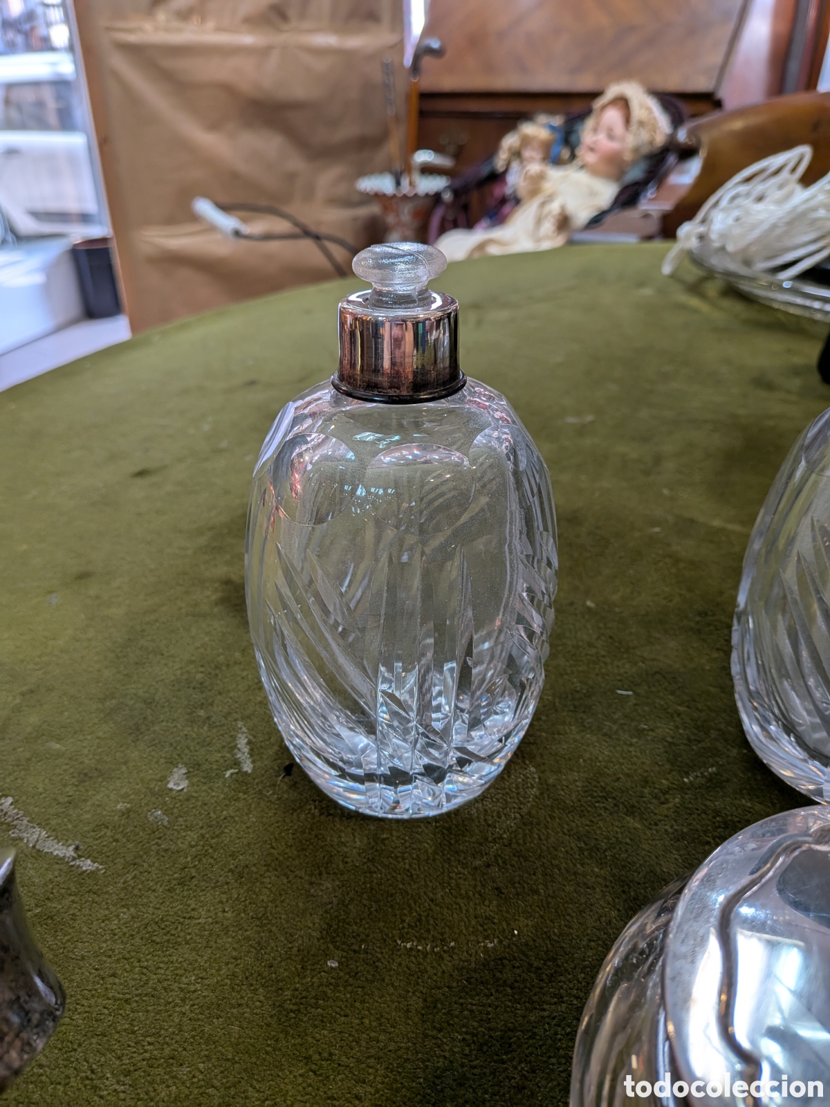Antig&uuml;edades: Conjunto de tocador, cristal tallado y alpaca. REF-2948 - Foto 4