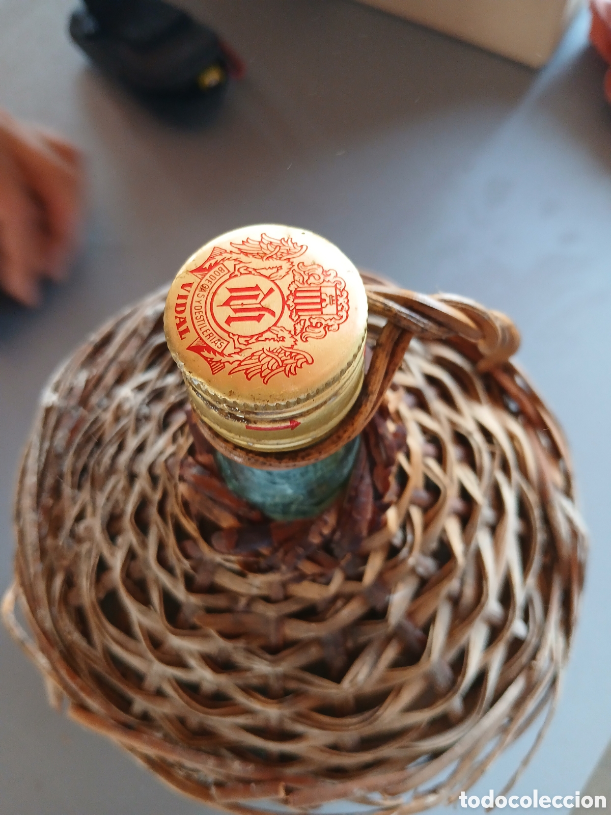 Antig&uuml;edades: GARRAFA DE CRISTAL RECUBIERTA DE MIMBRE - Foto 2
