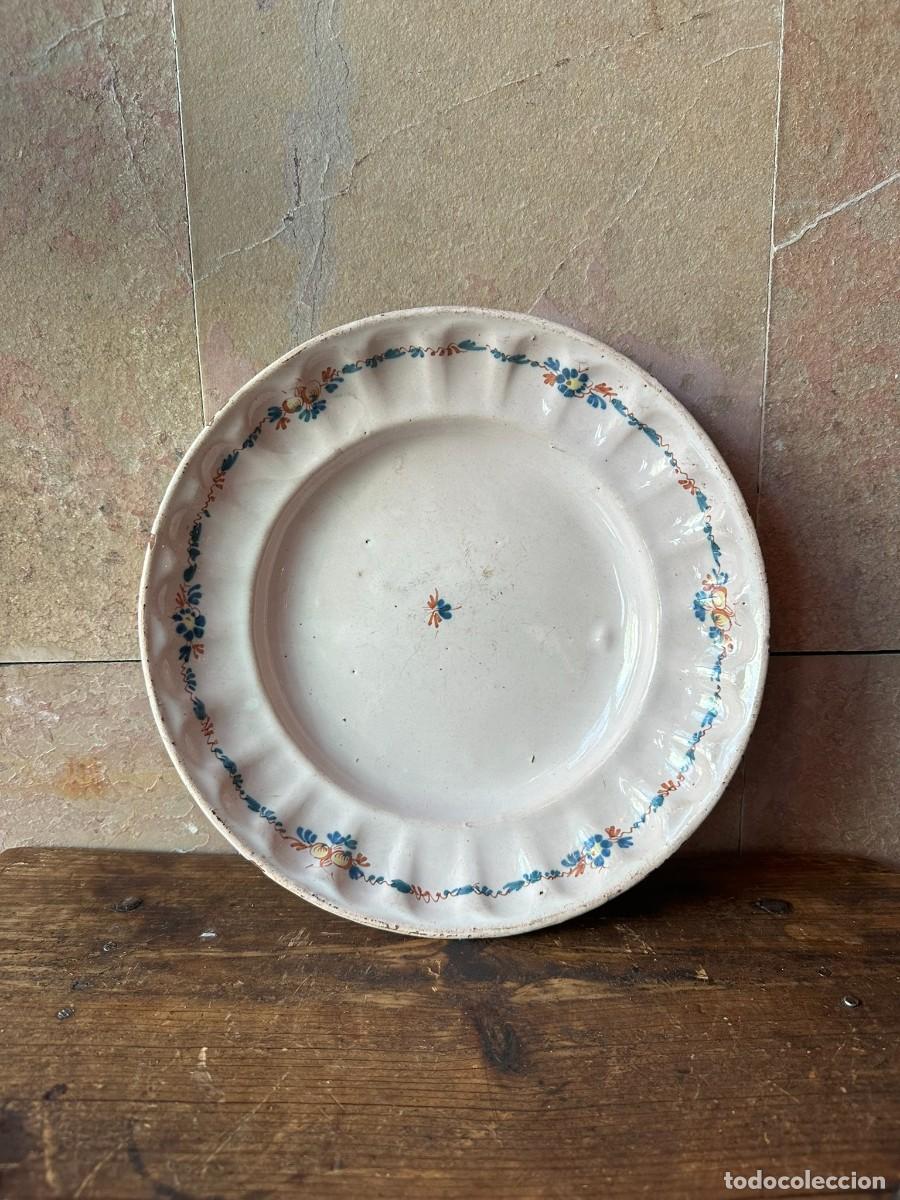 Antig&uuml;edades: PLATO DE PORCELANA DE ALCORA - Foto 1