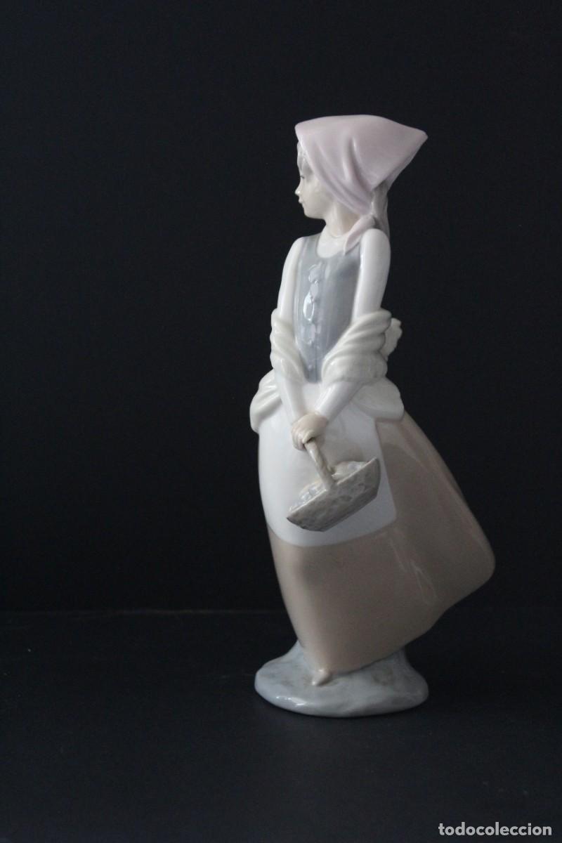 Antig&uuml;edades: NAO LLADRO &rdquo;Muchacha con Cesta&rdquo; - Foto 2