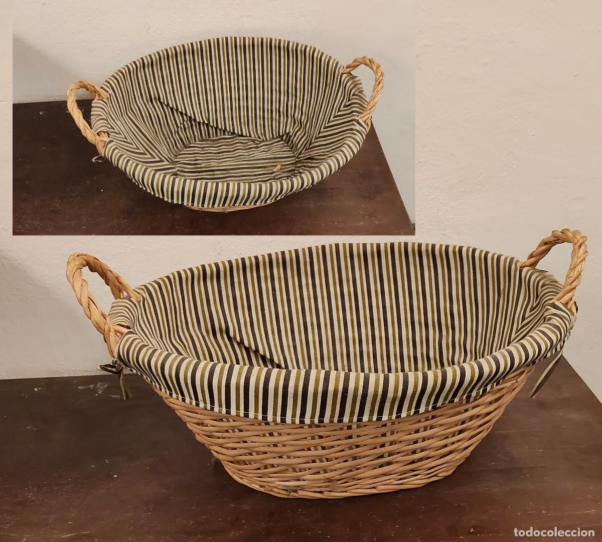 Antig&uuml;edades: Cesta de mimbre Rustica vintage - Borde con ropa - Foto 1