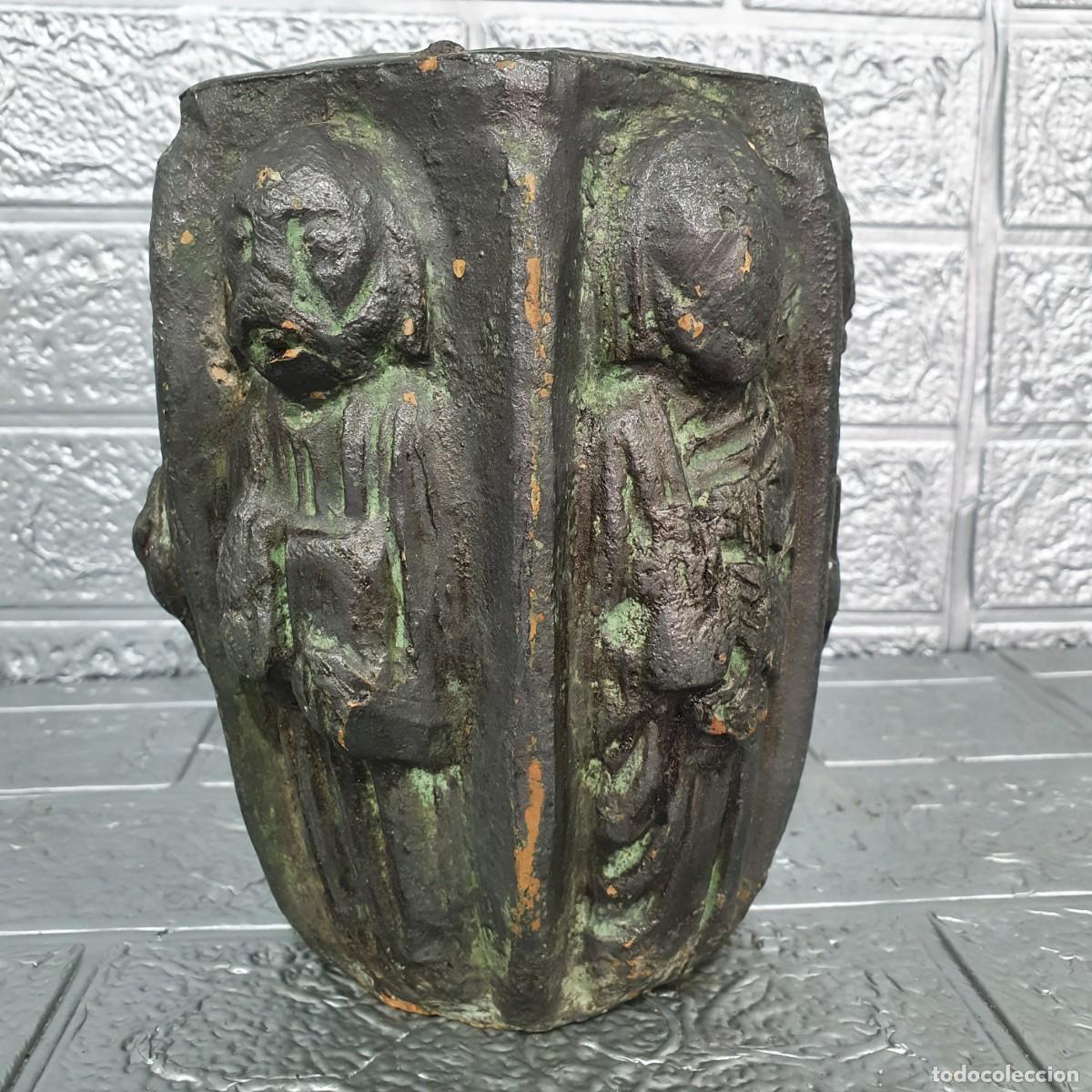 Antig&uuml;edades: Cuenco hexagonal de terracota con ap&oacute;stoles - Foto 1