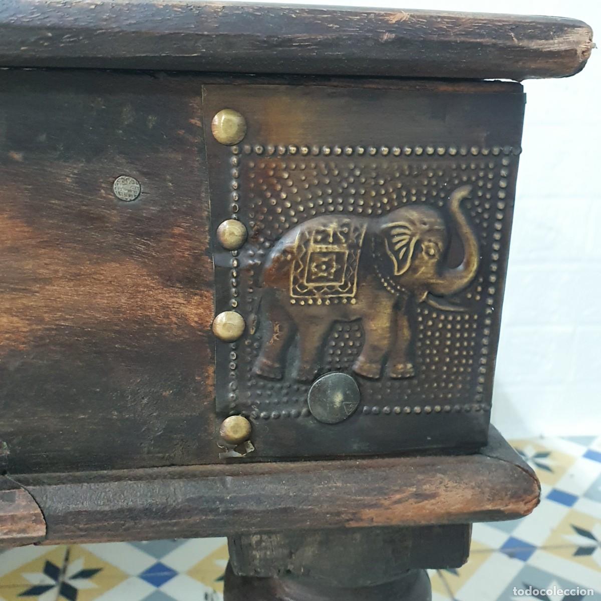 Antig&uuml;edades: Mesa de cetro en madera tallada Indu - Foto 3