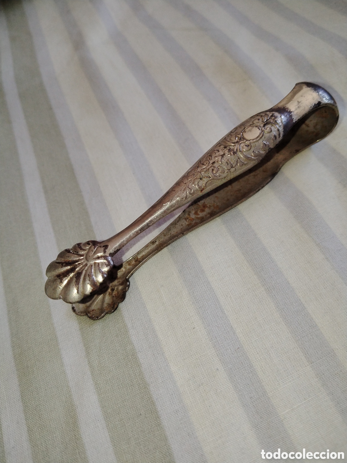 Antig&uuml;edades: Peque&ntilde;a pinza. Lat&oacute;n. 12,5 cms - Foto 1