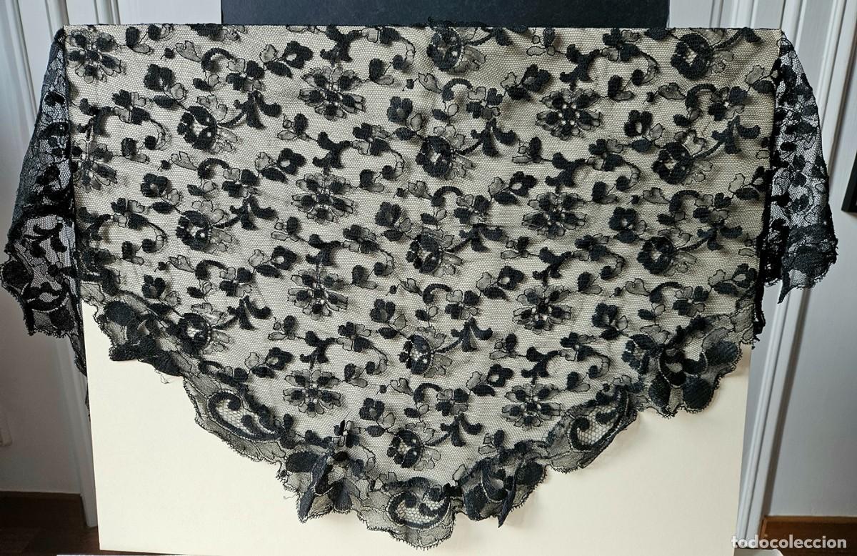 Antig&uuml;edades: MANTILLA ENCAJE NEGROM 1900 - Foto 1