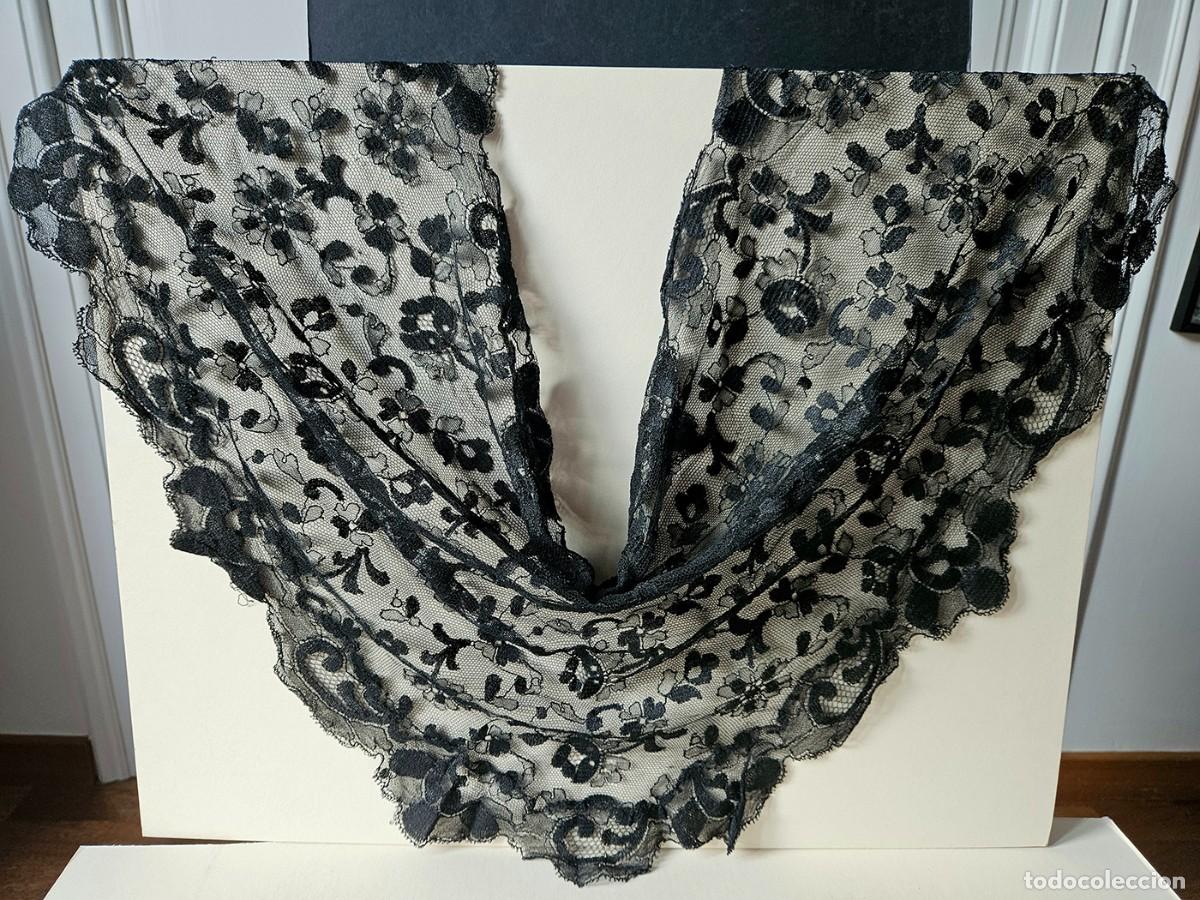 Antig&uuml;edades: MANTILLA ENCAJE NEGROM 1900 - Foto 2