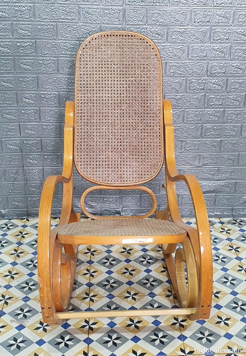 Antig&uuml;edades: Mecedora de madera y rejilla - Foto 2