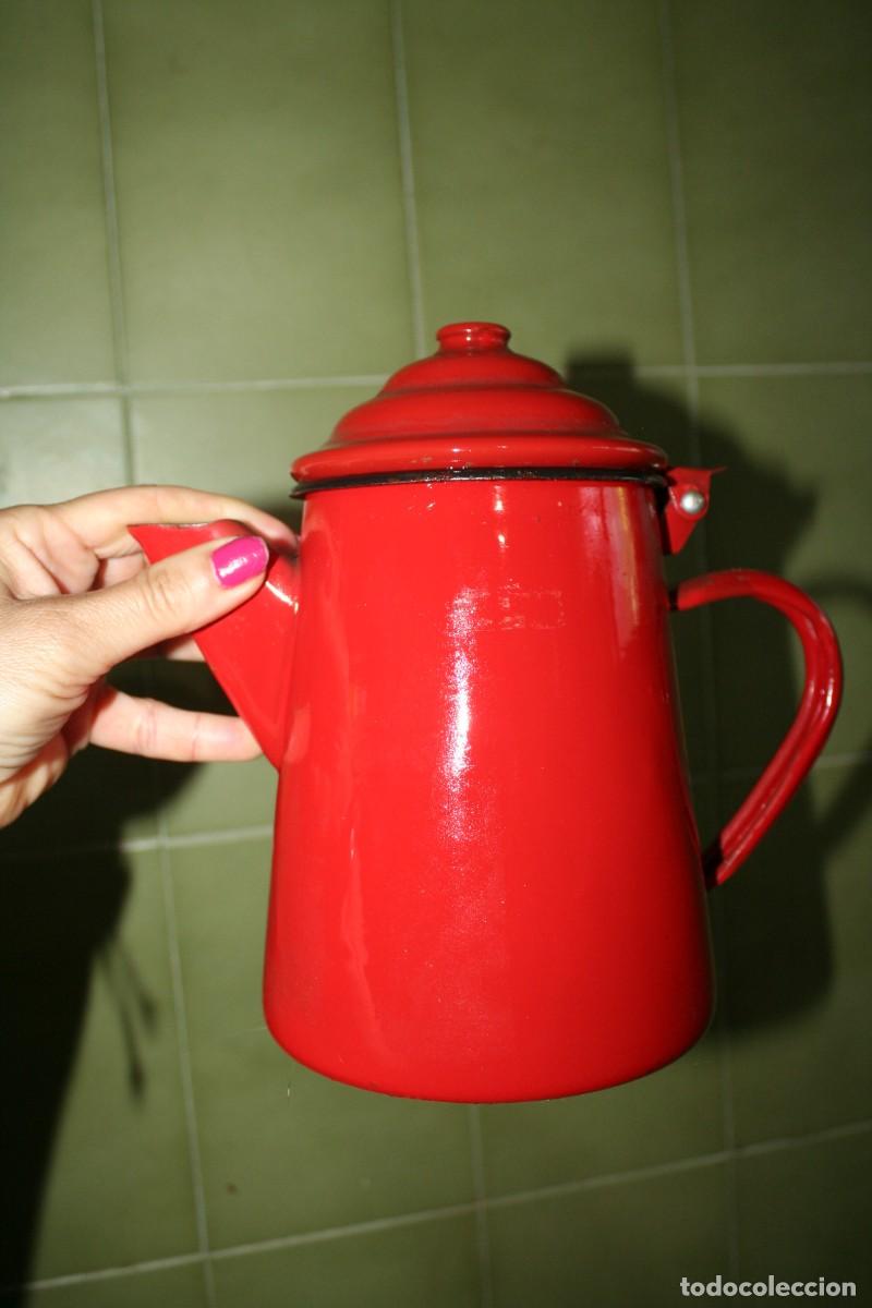 Antig&uuml;edades: antigua tetera cafetera esmaltada roja - Foto 1