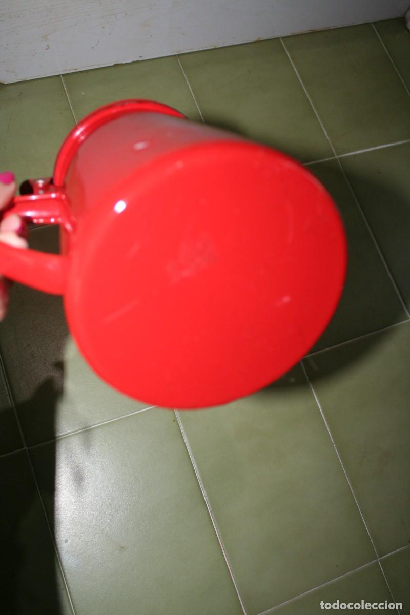 Antig&uuml;edades: antigua tetera cafetera esmaltada roja - Foto 3