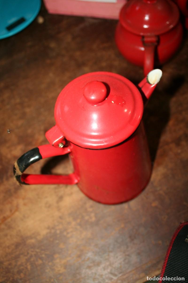 Antig&uuml;edades: antigua tetera cafetera esmaltada roja - Foto 1