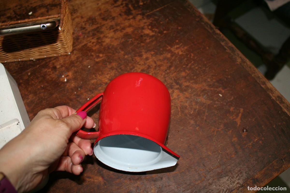 Antig&uuml;edades: antigua tetera cafetera esmaltada roja lechera - Foto 3