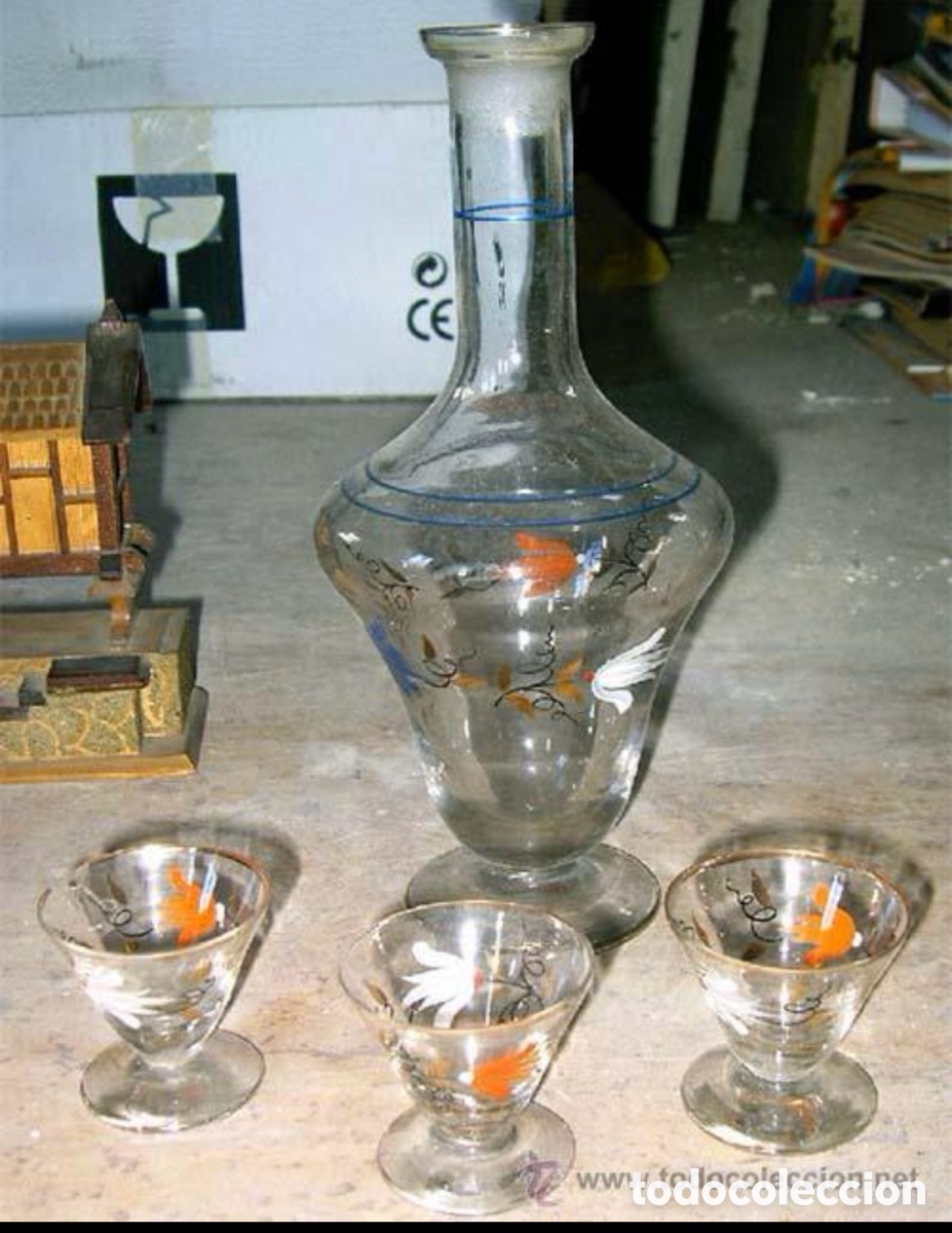 Antig&uuml;edades: Licorera y 3 vasitos. 1940 - Foto 1