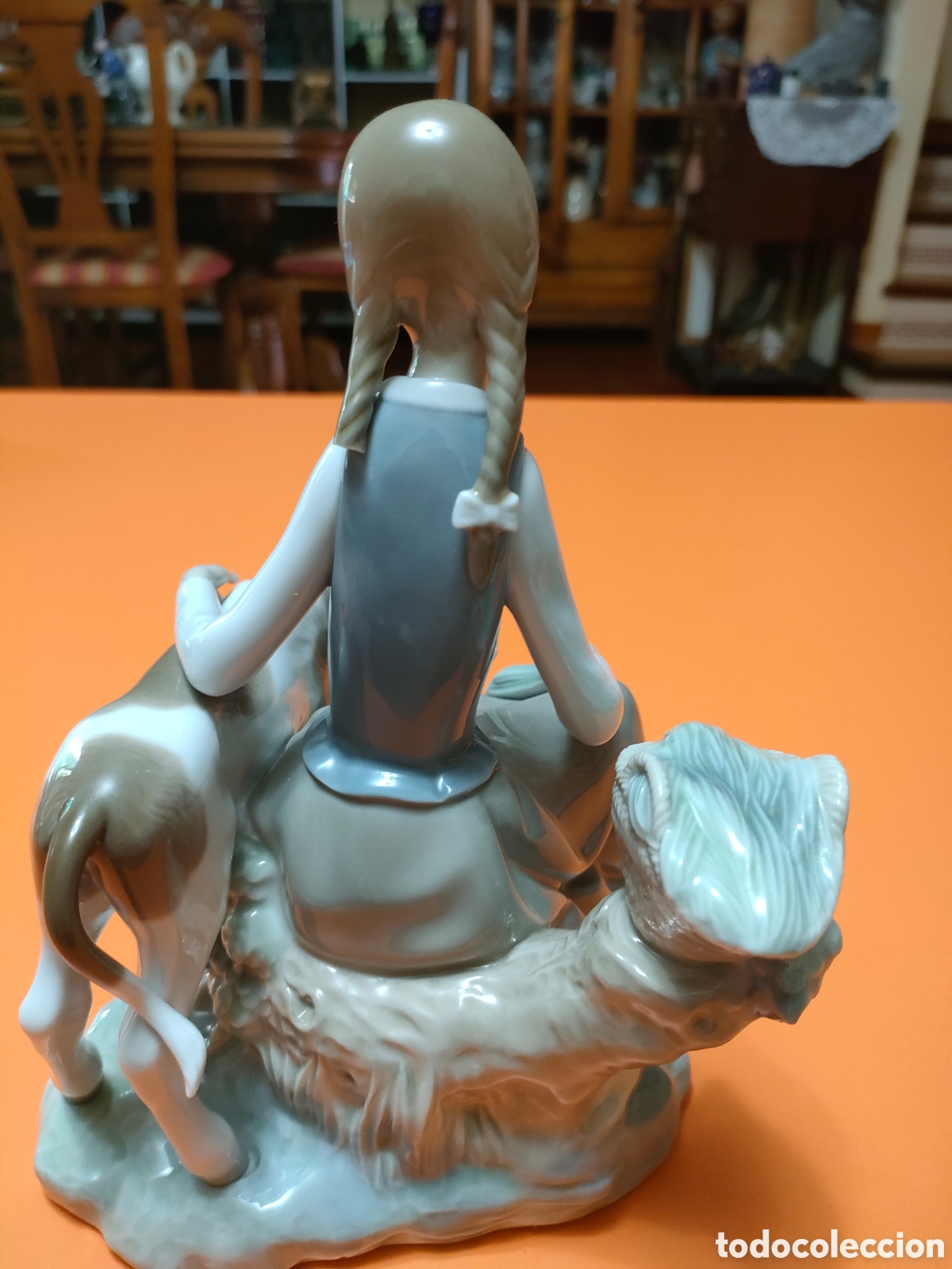 Antig&uuml;edades: Figura de pastora con ternero - Foto 3